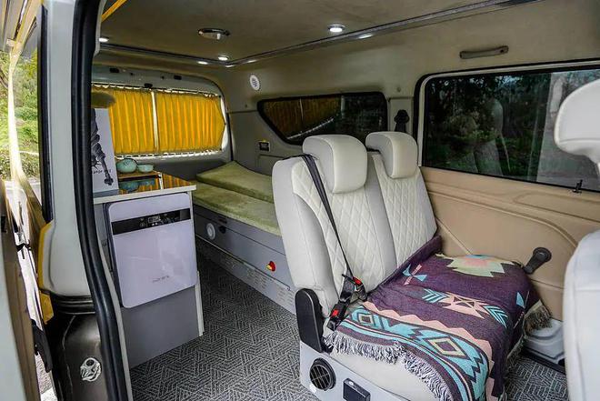 小身材大能量实拍驿舟房车跨越星V5升顶宿营车(图13)