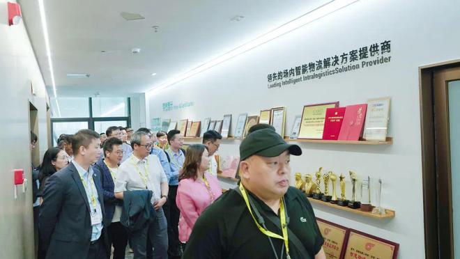香港工业总会65周年：光明区率「领先科技考察团」到访劢微机器人(图4)