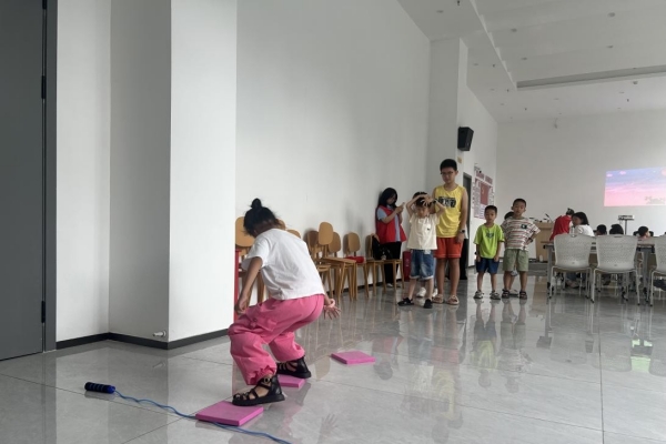 九游体育：坐标系里的青春答卷数学学子双线赋能医疗与社区(图3)