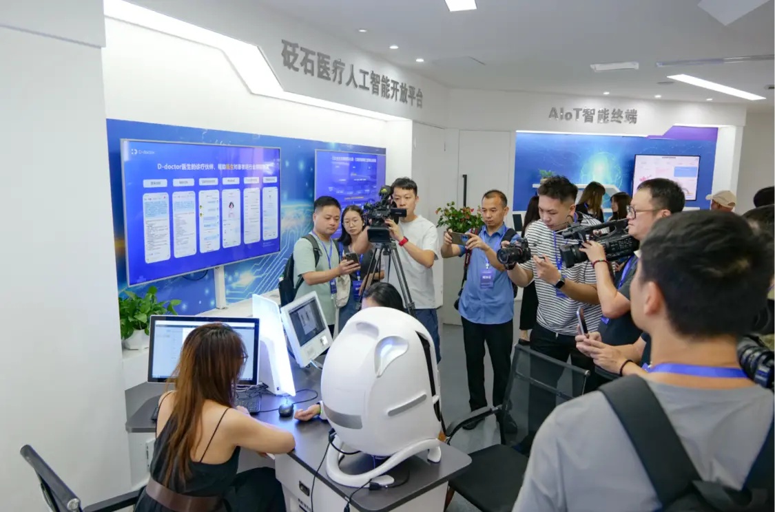 九游体育：产业新视野｜探访新区AI企业感受智能未来“湘江动能”(图2)