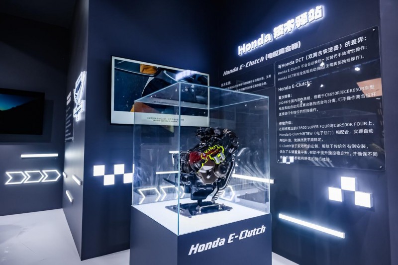 九游智能体育科技：四缸新纪元HondaCBSUPERFOUR全球首发(图5)