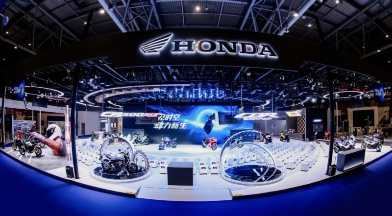 九游智能体育科技：四缸新纪元HondaCBSUPERFOUR全球首发(图1)