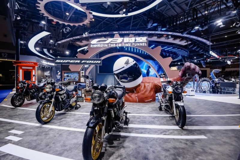 九游智能体育科技：四缸新纪元HondaCBSUPERFOUR全球首发(图3)