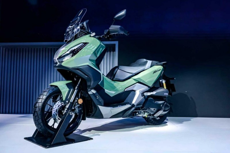 九游智能体育科技：四缸新纪元HondaCBSUPERFOUR全球首发(图8)