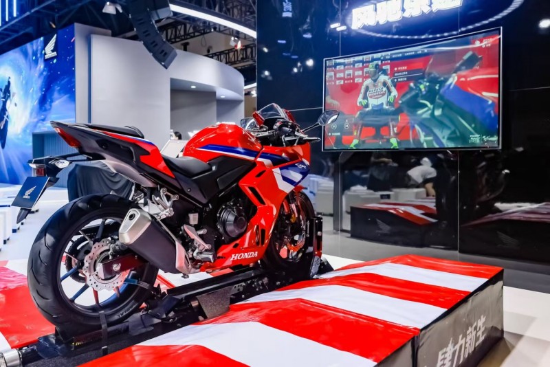 九游智能体育科技：四缸新纪元HondaCBSUPERFOUR全球首发(图10)