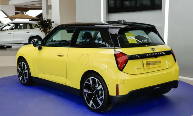 新车｜限时优惠56万2+2四座布局电动MINICOOPER1538万起售(图2)