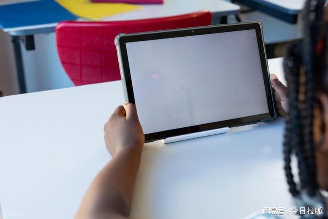 九游体育科技:2025年10月高中生AI学习机推荐榜:个性化提分路径的实践者(图1)