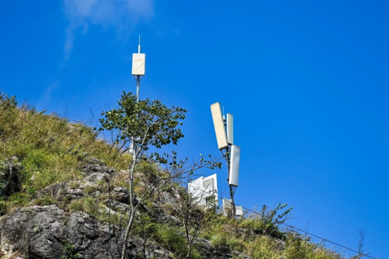 九游体育：从花江峡谷大桥出发：探访“多彩贵州移起向新”(图2)