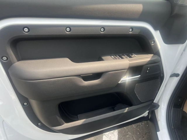 2024款路虎卫士110四门30T柴油D200清仓处理落地详询(图2)