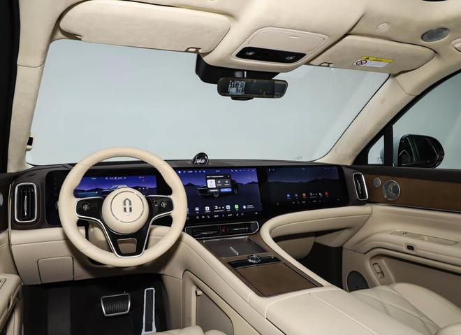 问界M9再获年度大奖26万车主选择的重豪华旗舰炼成了？(图3)