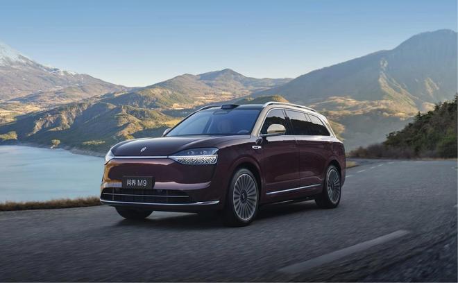 问界M9再获年度大奖26万车主选择的重豪华旗舰炼成了？(图2)