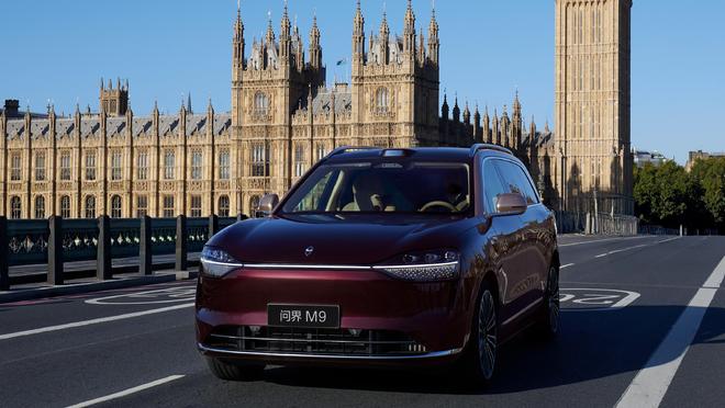 问界M9再获年度大奖26万车主选择的重豪华旗舰炼成了？(图5)