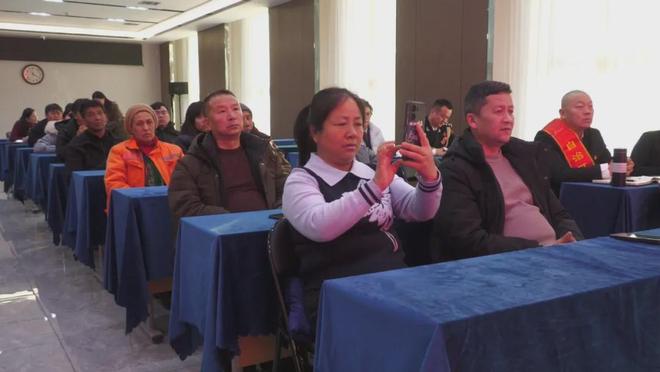 学习贯彻党的二十届四中全会精神党的二十届四中全会精神巡回宣讲走进企业凝聚企业发展奋进力量(图2)