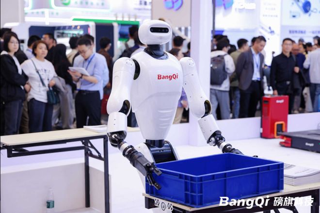 【揭秘】磅旗智能机器人群的落地方法论！千锤百炼2000+全球项目严选！(图1)