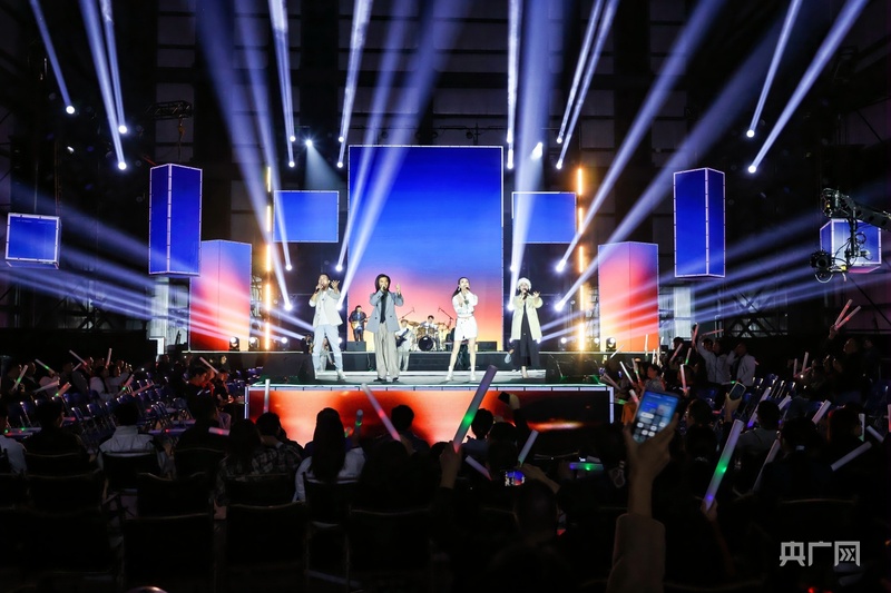 “潮流东莞·火柴盒”唱响智能车间制造美学与音乐旋律共奏算法交响曲！(图2)