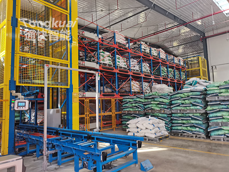 九游体育：四向穿梭车立体库与堆垛机自动化立体库有哪些不同？(图2)