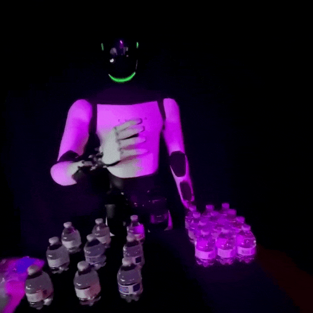 九游体育科技：硅谷还在「卷PPT」中国机器人大军上岗！看呆歪果仁(图8)