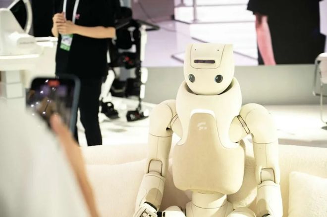 九游体育科技：硅谷还在「卷PPT」中国机器人大军上岗！看呆歪果仁(图15)