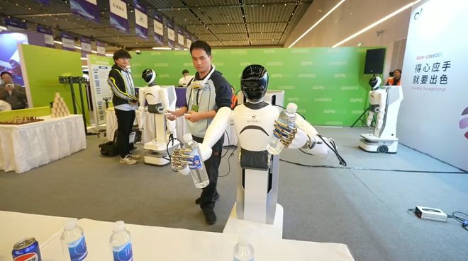 九游体育科技：硅谷还在「卷PPT」中国机器人大军上岗！看呆歪果仁(图20)