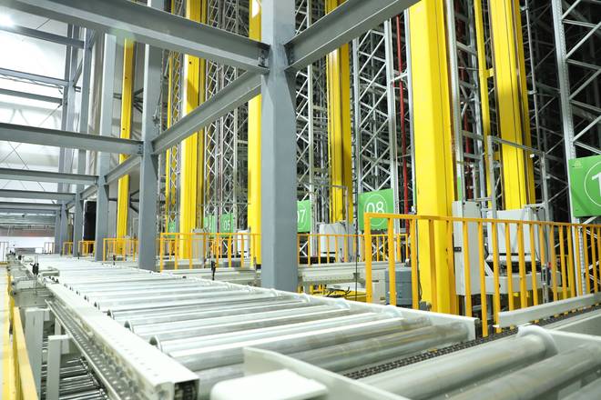 九游体育：医药仓库四向穿梭车方案：智能存储如何突破行业难题(图3)