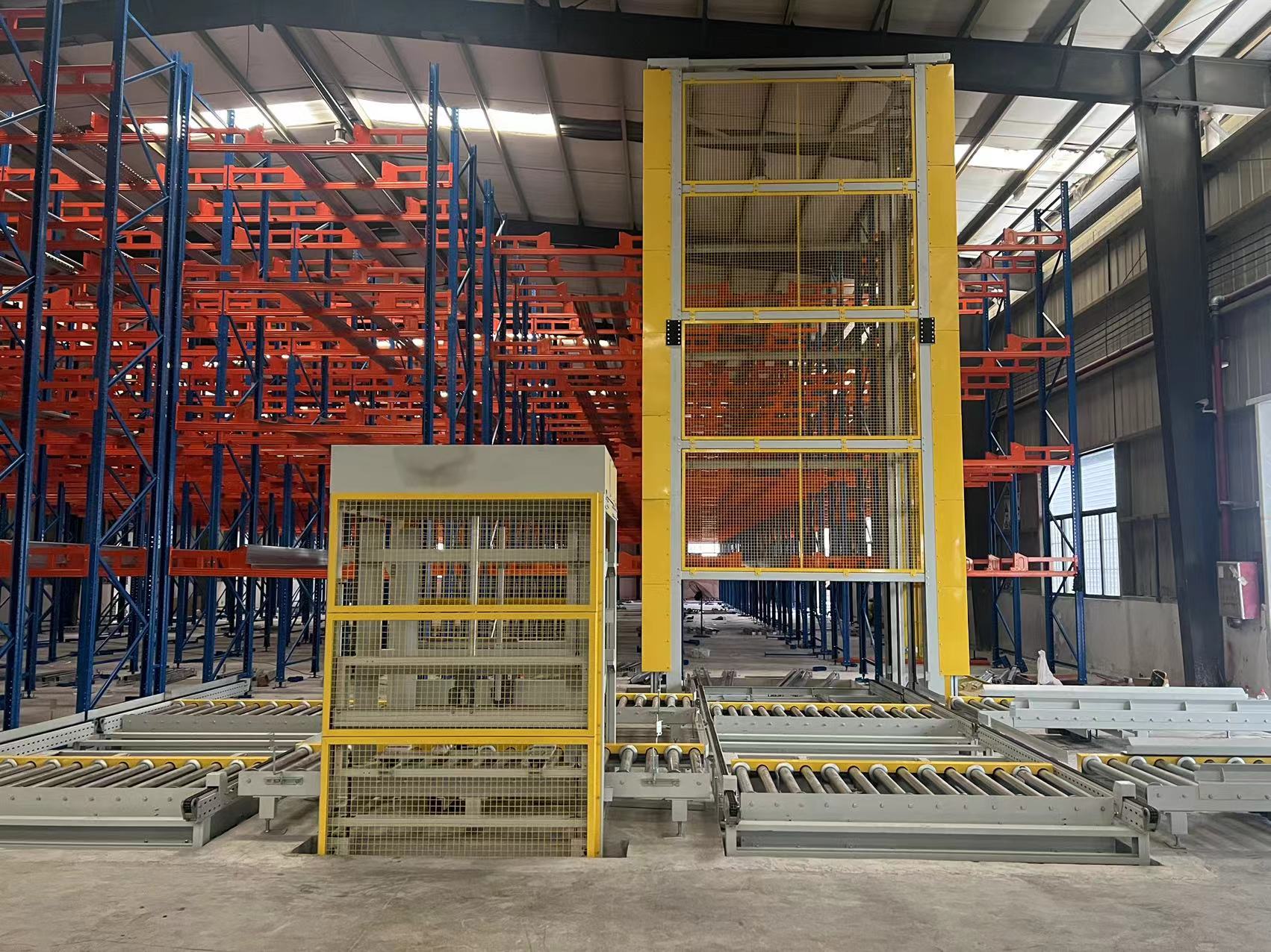 四向穿梭车立体货架：降本增效的现代化仓储方案