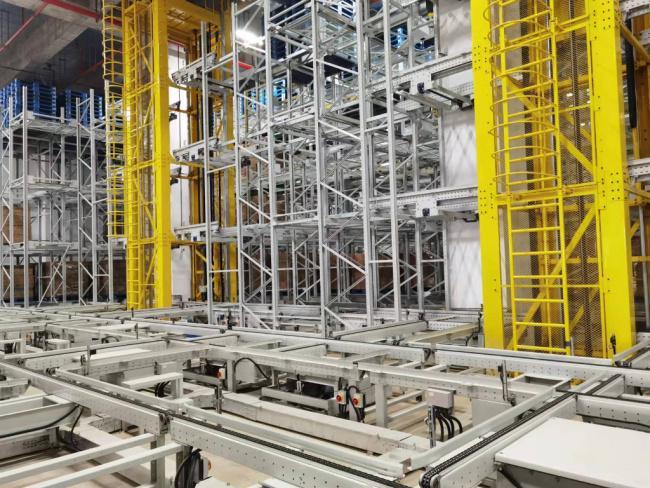 九游体育：四向穿梭车自动化立体库选购指南：从痛点到决策的全框架(图2)