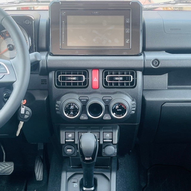 2025款铃木吉姆尼高配平行进口新鲜出炉价格直降到15万提现车(图4)