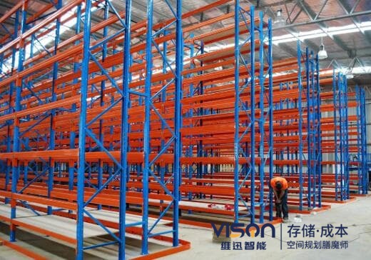 九游智能体育科技：冷库使用四向穿梭车货架要注意什么？(图1)