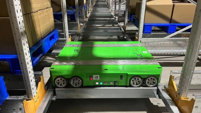 九游体育：上海全自动四向穿梭车直发欢迎来电牛眼智能物流设备供应(图1)