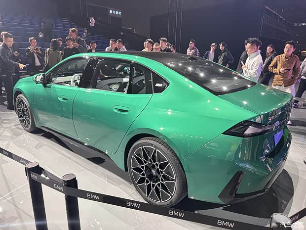 中国专属！多项智能科技配置一文看懂全新宝马i3长轴距版首发(图11)
