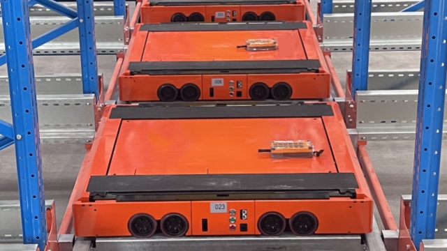 上海托盘四向穿梭车厂家供应诚信为本牛眼智能物流设备供应(图2)