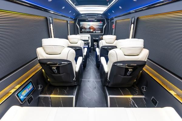 九游体育：12座红旗国悦现车报价红旗国悦QM7价格及图片(图7)